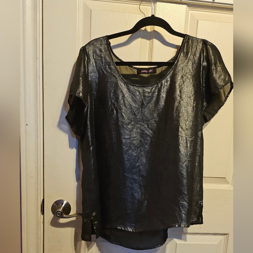 Pinky Girl Flowy silver/black top